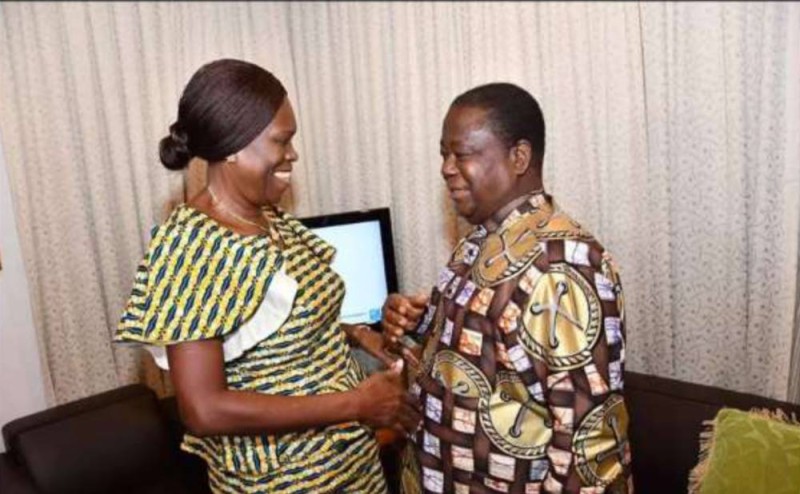 Simone Gbagbo lors d'une visite chez le couple Bédié