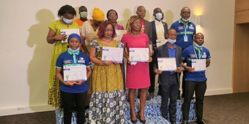 Les meilleurs parents de l'Ong Soe ont reçu des diplômes. (Photo:DR)