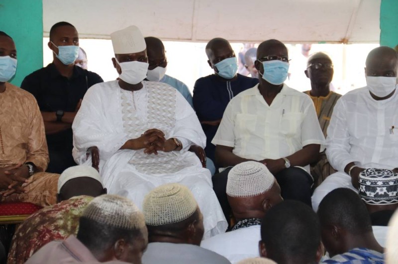 Amadou Soumahoro et les gardiens de la tradition ont échangé sur l’organisation de la cérémonie d’hommage.