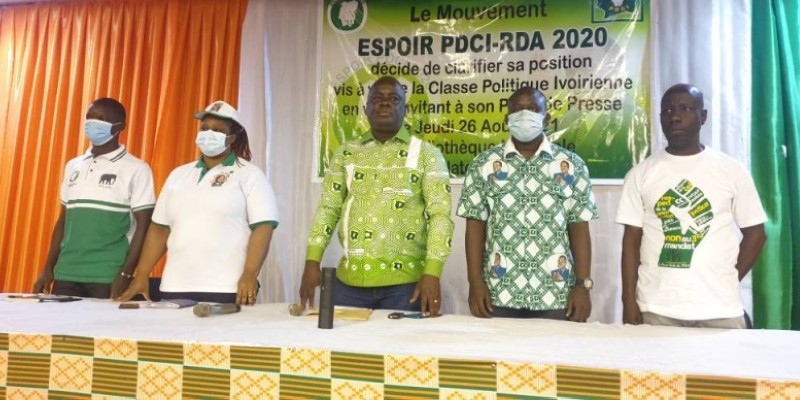 Le président du mouvement national ‘’ Espoir Pdci-Rda 2020’’, N’Gbala Kouamé Brou Dominique (au centre) et des membres de son bureau ont critiqué la gestion actuelle de la plus ancienne formation politique de la Côte d’Ivoire. (Dr)
