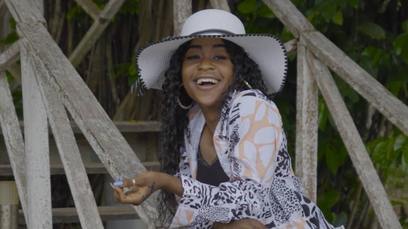  Melly De Bingue ouvre la porte du showbiz avec optimisme et ambition. (DR)