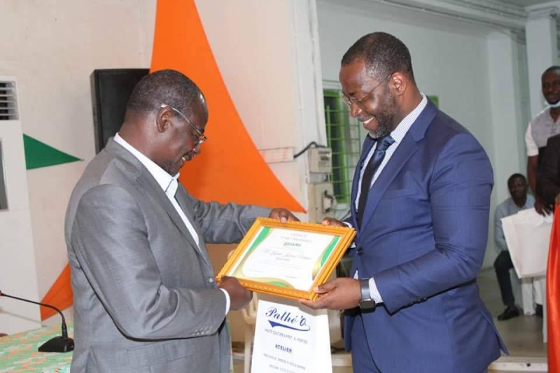 Venance Konan et son successeur Abdel Nouho. (Joséphine Kouadio)