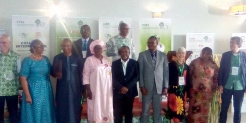 La photo de famille des officiels à l’issue du colloque international. (Photo : Franck YEO)