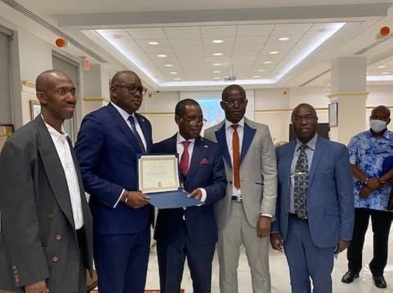 Les Ivoiriens du pays de l’Oncle sont venus dire au revoir et faire un standing ovation á l’Ambassadeur Mamadou Haïdara