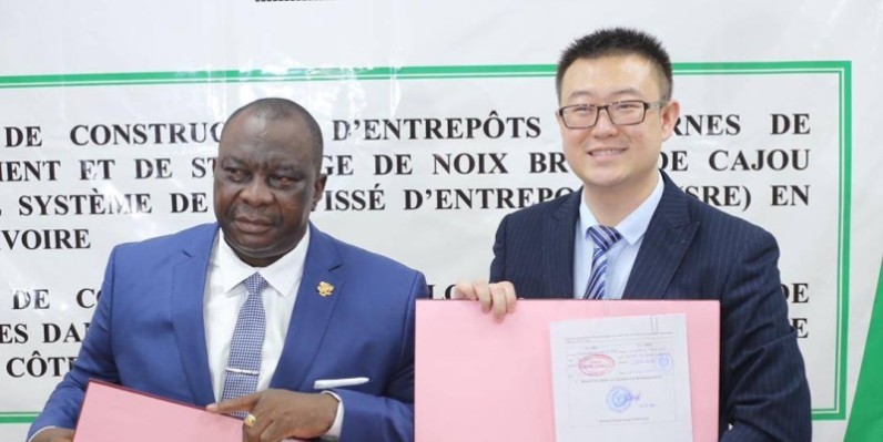 Le ministre de l'Agriculture, Kobenan Kouassi Adjoumani et son partenaire chinois.