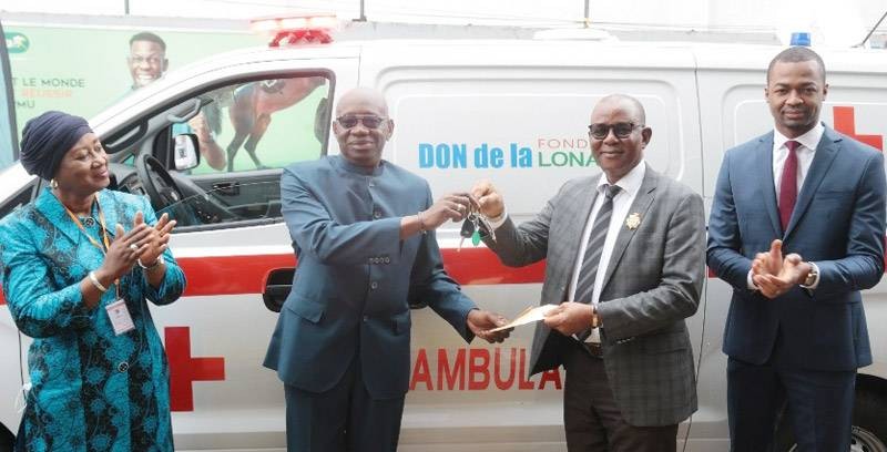 La Fondation Lonaci a fait don d'ambulances à des centres de santé. (DR)