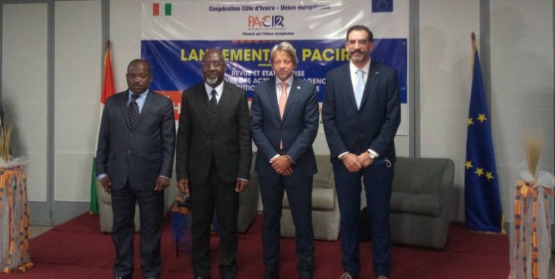 Le ministre Alcide Djédjé (2e à partir de la gauche) a procédé au lancement officiel du Pacir2. (DR)