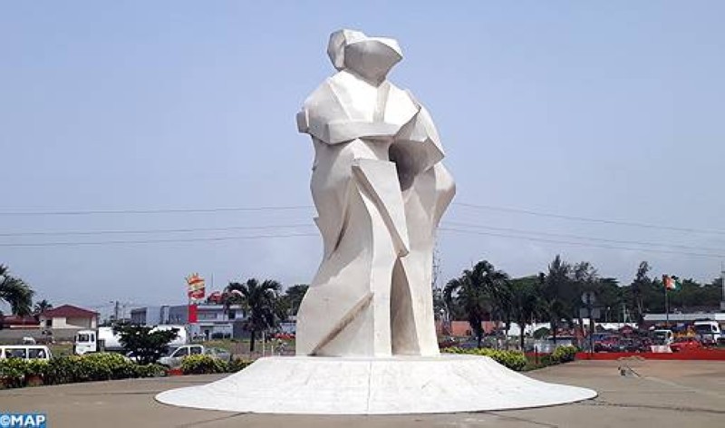 La statue "Atou" de la place Akwaba (DR)