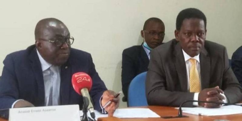 Le conférencier et médiateur de l'Asa-Ci, Ernest Assamoi Anassé (au micro). (Photo : DR)