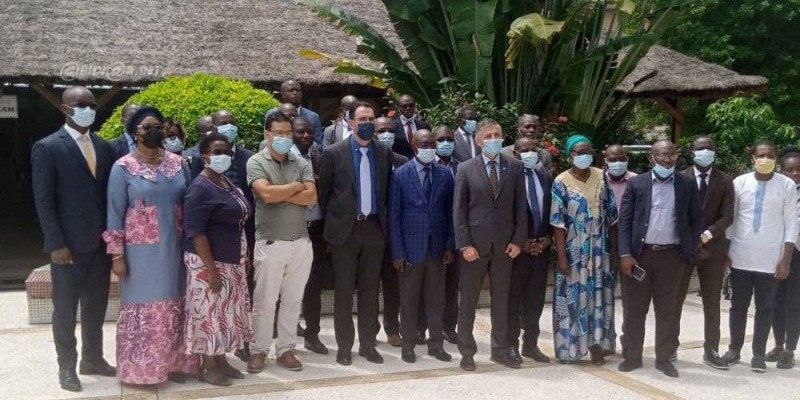   Une photo de famille des participants à l'atelier de restitution. (DR)