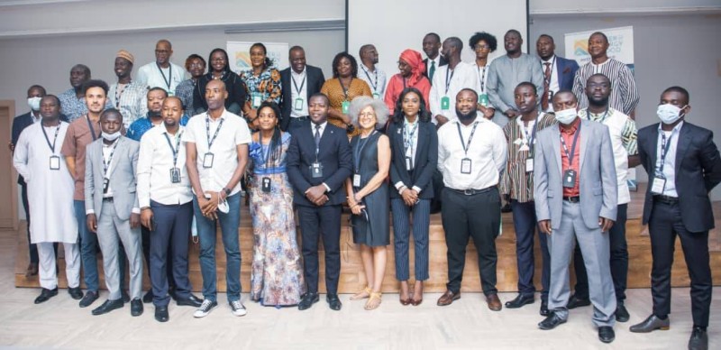 Photo de famille des lauréats et des organisateurs du concours d’innovations. (Dr)