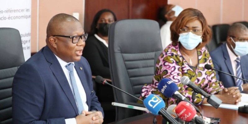 Les ministres Nialé Kaba et Amadou Coulibaly ont invité les médias à s’impliquer pleinement dans le processus pour plus d’efficacité dans l’information des populations. (Photo : DR)