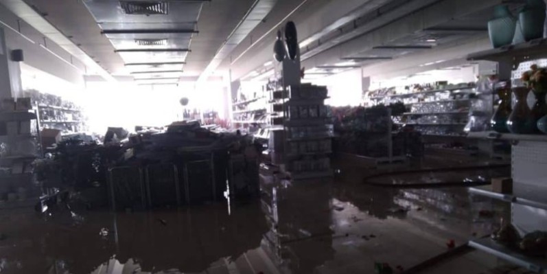 Une vue de l'intérieur du Centre commercial dont de nombreuses marchandises ont été détruites. (Dr)