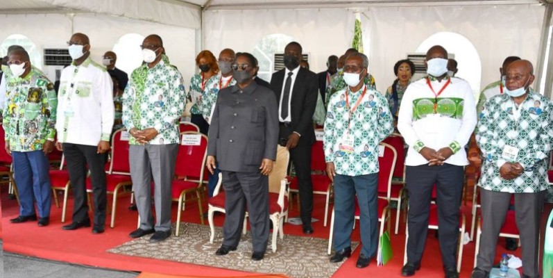 Les cadres du PDCI autour d'Henri Konan Bédié. (DR)