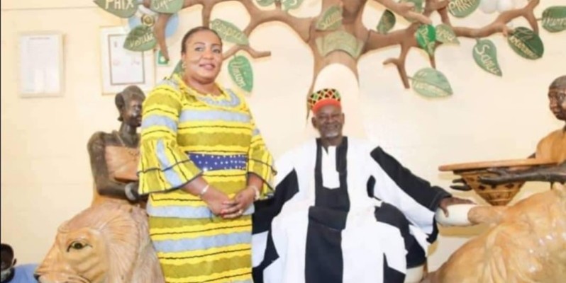 Harlette Badou N’Guessan Kouamé et le Moro Naaba. (DR)
