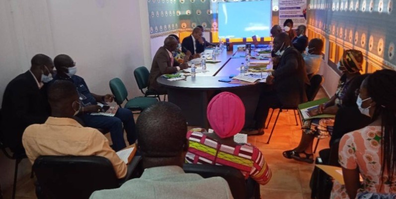 Les participants à la formation sur le tabac et les produits du tabac. (DR)
