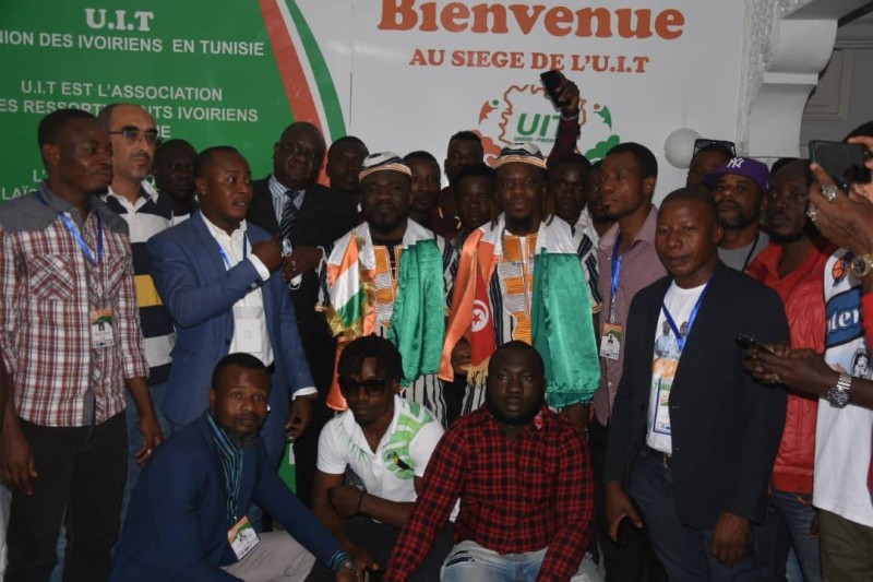 Jim et Pitch du groupe Vda avec les membres de l'Union des Ivoiriens de Tunisie. (Photo : Dr)