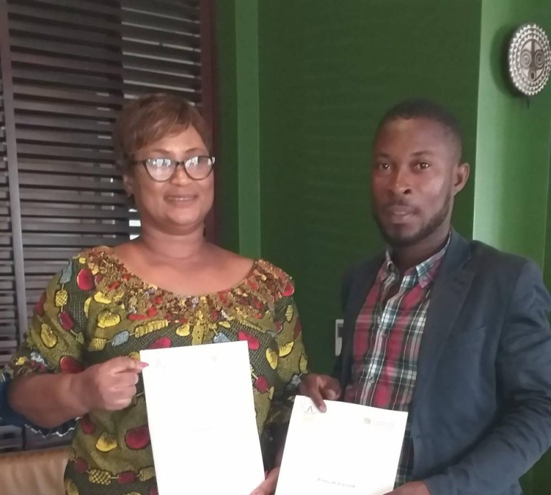 Le président de l’UJOCCI, Philip Kla et Mme Geneviève Dahon, présidente du CACI (DR)