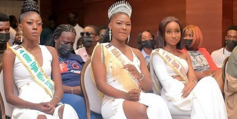 Le trio gagnant de la première éditon du concours Miss Treichville. (Photo : Dr)