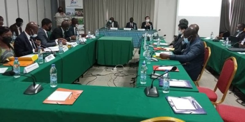 Les acteurs sont en conclave pour permettre au pays d’être autosuffisant en riz à l’horizon 2030. (Photo : Hervé Adou)