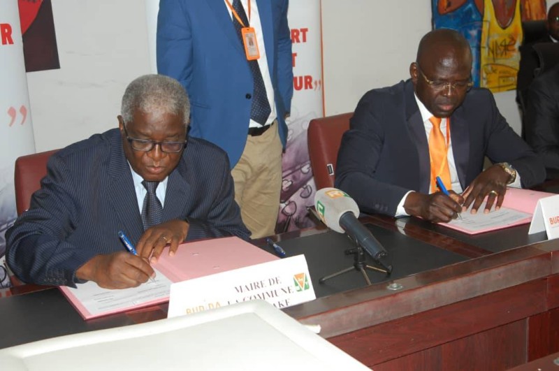 Le maire de Bouaké, Nicolas Djibo et le Dg du Burida Ouattara Karim