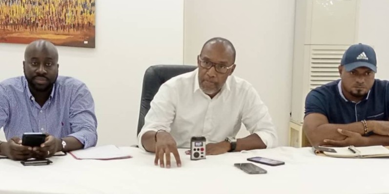 Le président Ouégnin, entouré de son secrétaire général (à gauche) et du vice-président chargé des clubs a encore de belles promesses pour le cheval ivoirien. (DR)