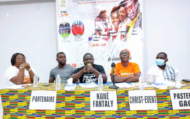 Le chantre Koné Fontaly (au centre) sera l'une des grandes attractions de ce rassemblement. (DR)