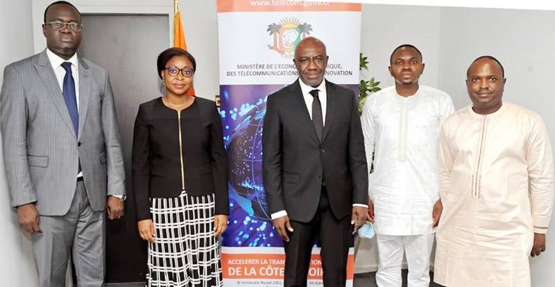 Une photo de famille après les travaux entre la délégation béninoise et le ministère ivoirien. (DR)