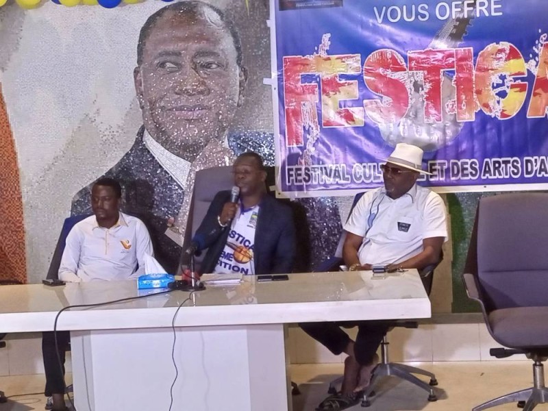 Kunta Mader (au micro). A sa gauche Alhassan Ouattara et à sa droite le président rentrant du Cnj (Ph: Salif D. CHEICKNA)