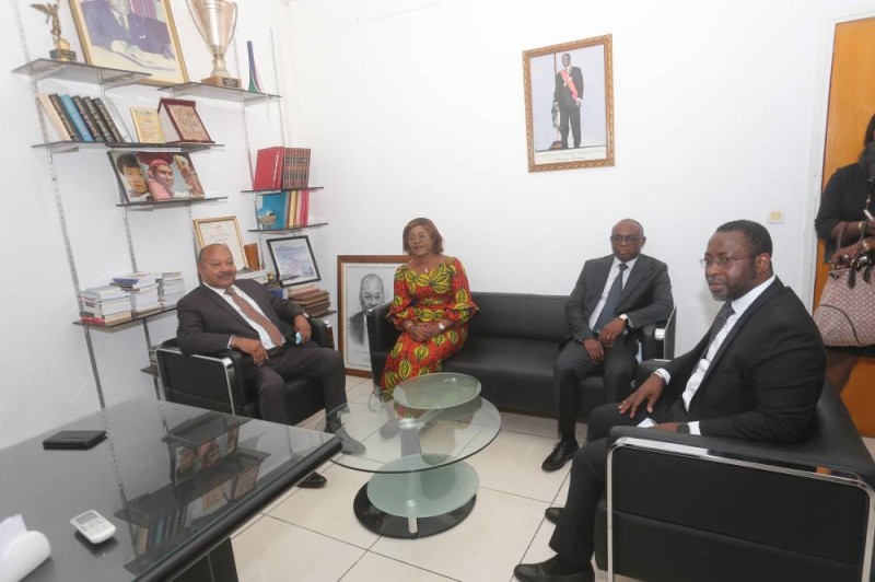 Mme la ministre du Plan et du Développement reçoit les civilités des premiers responsables du groupe Fraternité Matin au bureau du PCA.(Ph: Sébastien Kouassi)