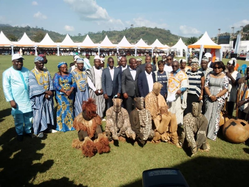 Les ministres Pierre Dimba et Vagondo Diomandé (au centre) ont invité les populations à la mobilisation autour du Festimandé.