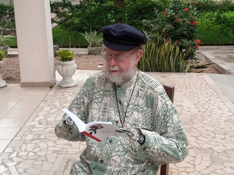 Le Père Michael Lapsley, prêtre anglican sud-africain propose la « Guérison des mémoires », comme méthode pour apaiser les cœurs meurtris