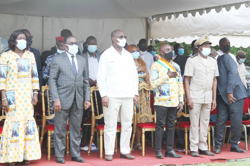 Le président du Cesec, Dr. Aka Aouélé, la ministre de l’éducation nationale et le ministre d'Etat, ministre de la défense ont effectué le déplacement de Sanhoukro. (PH: Véronique Dadié).