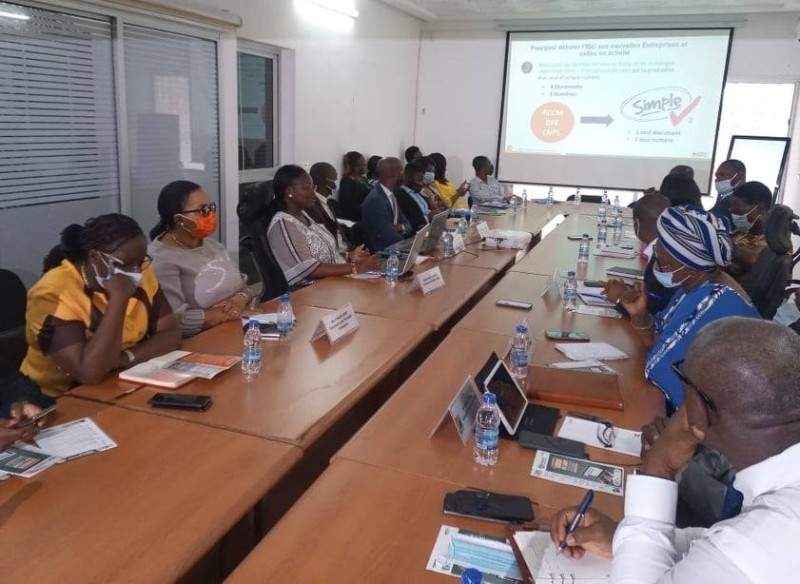 Mme Sandrine Tegnan, directrice du Guichet unique de Côte d’Ivoire s'est entretenue avec les membres la FIPME. (DR)
