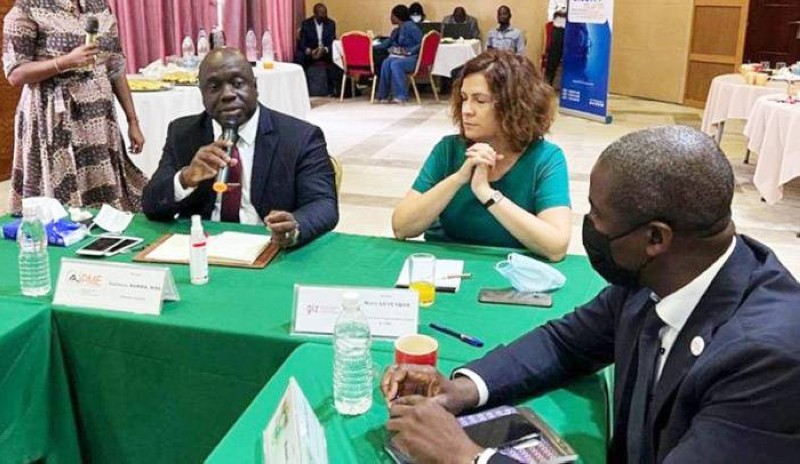 Le Dg de l'Agence Côte d'Ivoire PME, à l'ouverture de l'atelier de validation des-principaux outils du cluster des Tic. (Dr)