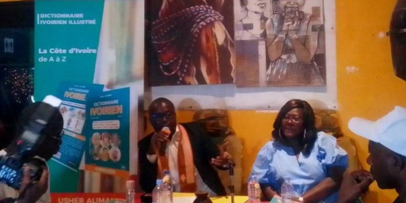 L'auteur Usher Aliman, au micro, donnant le contenu de son ouvrage. (EDOUARD KOUDOU)