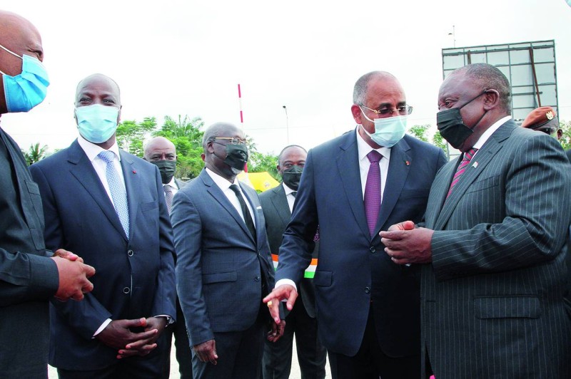 Le Président sud-africain, Cyril Ramaphosa, a été raccompagné à l'aéroport Félix Houphouet-Boigny par le Premier ministre Patrick Achi. (Joséphine Kouadio)