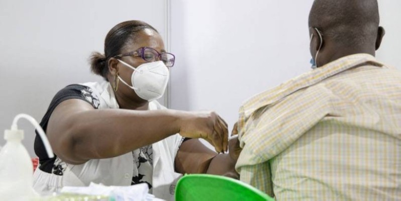 Les populations invitées a se faire vacciner contre la Covid-19. (DR)