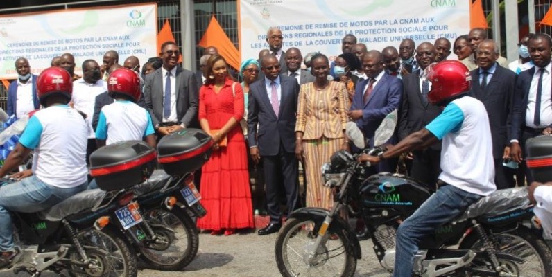 Après avoir réceptionné les engins, les agents du ministère de l’Emploi et de la Protection sociale ont fait une parade en présence du ministre Adama Kamara, des officiels et du Dg de la Cnam. (Ph: Dr)