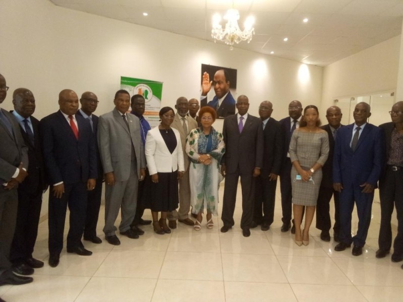 Le Médiateur de la République et les médiateurs délégués, à Yamoussoukro, dans le cadre d’une rencontre des membres de l’institution. (Photo: DR)