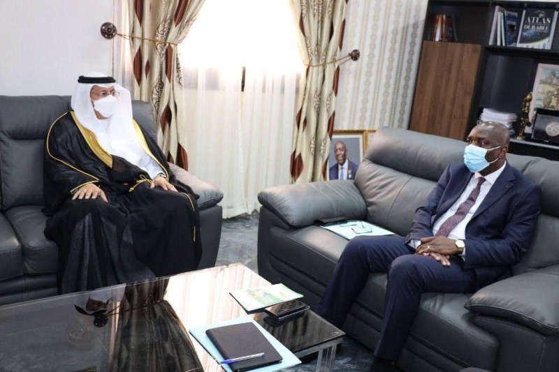 S.E.M. l'Ambassadeur Abdullah bin Hamad ALSOBAIEE et le ministre Jean-Luc Assi