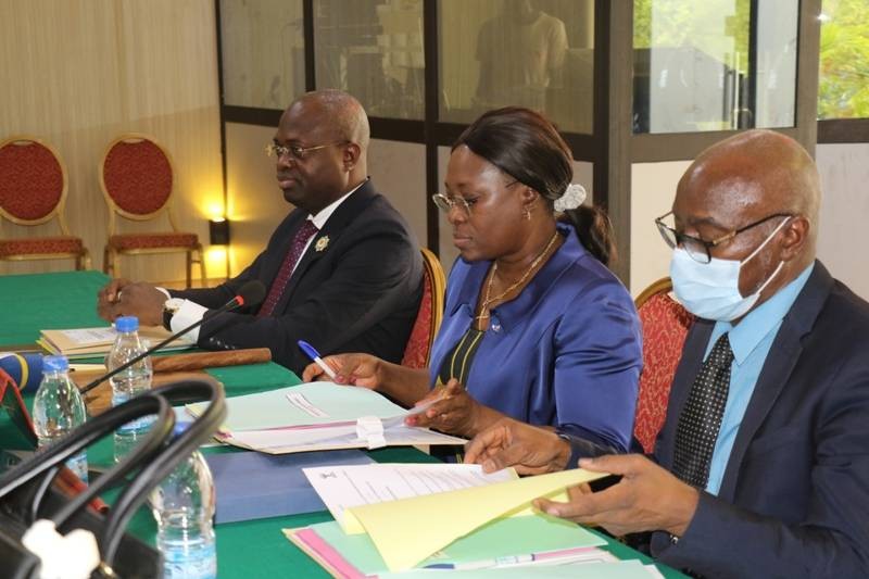 Coulibaly Fononan (extrême gauche), représentant Amadou Soumahoro et Maria Paula Costa (au centre), vice-présidente du Cip, ont ouvert les travaux qui prendront fin samedi. (PHOTO : DR)