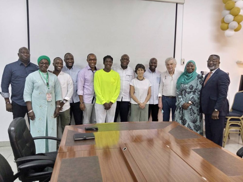 Les membres du comité directeur de la Fie et de l'Injs, avec l'experte de la Fei lors du passage de cette dernière à l'institut, mardi.-1