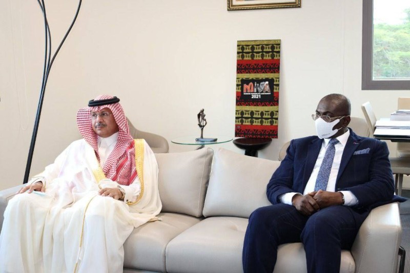 S.E.M. l'Ambassadeur Abdullah bin Hamad ALSOBAIEE et le ministre ivoirien Félix ANOBLE,