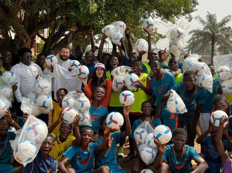 Les pensionnaires du Casy-Foot en joie après le don de Yango