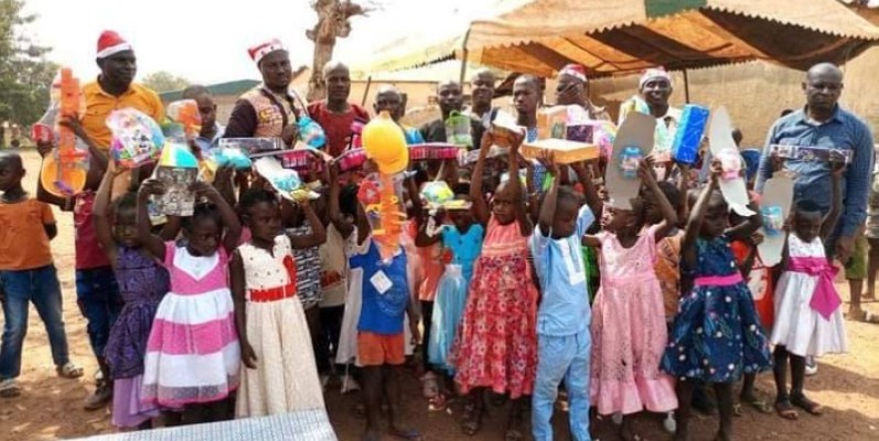 Pour cette première édition, ce sont une soixantaine d'enfants, issus des classes de CP1 du village qui ont reçu des jouets. (Dr)