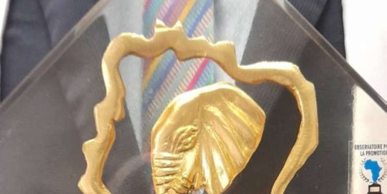 Tchagba Laurent heureux de ce prix qui vient couronner son travails bien fait (DR)