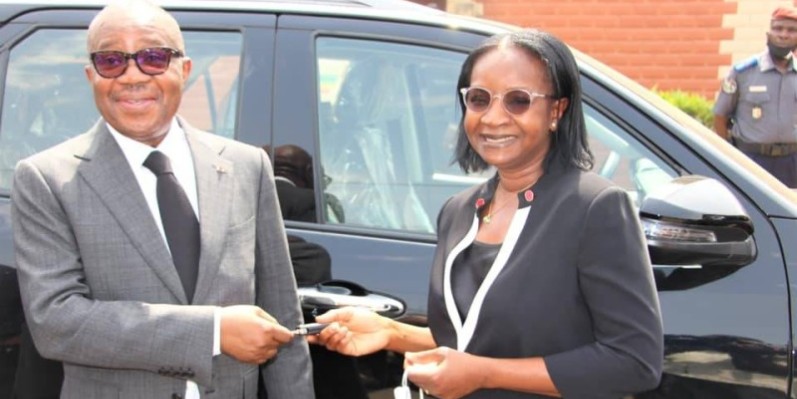 Le ministre de la justice et Mme Esso Blanche Abanet du Pôle (DR)