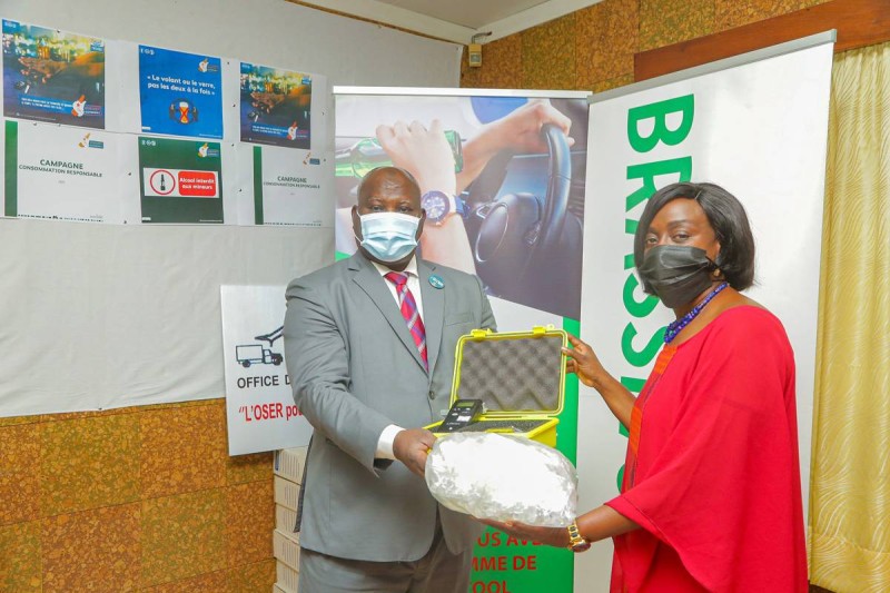 Mme Bintou Appia, Directrice des affaires institutionnelles et juridiques et Directeur général de l’Oser, Baffah Koné