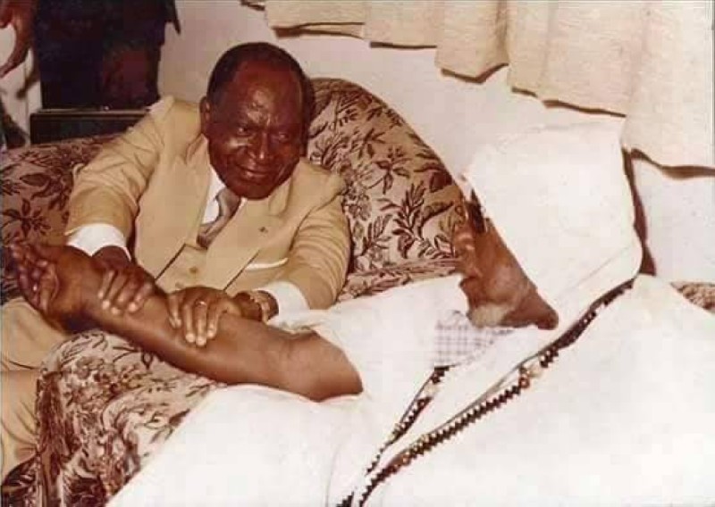 Le président Houphouët-Boigny, à gauche et le patriarche Yacouba Sylla entretenaient une belle amitié enrobée de confiance et de respect mutuel.
